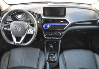 Подержанный автомобиль Changan Alsvin 2023 года (12 фото)