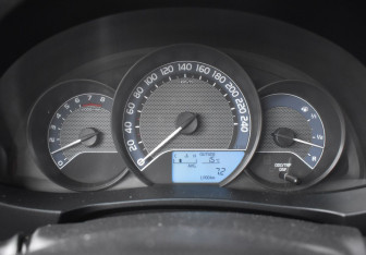 Подержанный автомобиль Toyota Corolla Sedan 2013 года (13 фото)