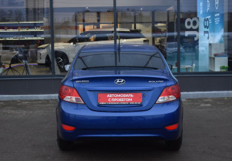 Подержанный автомобиль Hyundai Solaris Sedan 2012 года (6 фото)