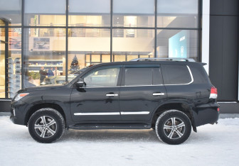 Подержанный автомобиль Lexus LX 2012 года (8 фото)