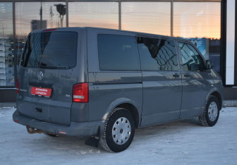 Подержанный автомобиль Volkswagen Caravelle 2011 года (5 фото)