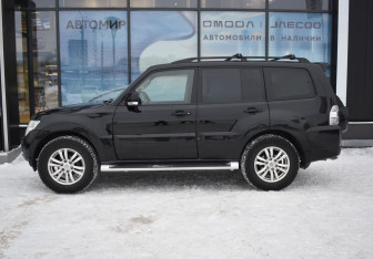 Подержанный автомобиль Mitsubishi Pajero 2013 года (8 фото)