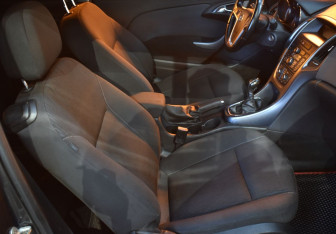 Подержанный автомобиль Opel Astra Hatchback 2012 года (10 фото)