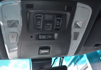 Подержанный автомобиль Toyota Alphard 2019 года (20 фото)