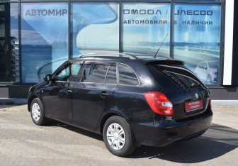 Подержанный автомобиль Skoda Fabia Wagon 2010 года (7 фото)