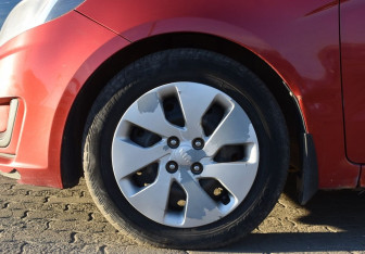 Подержанный автомобиль Kia Rio Sedan 2014 года (9 фото)