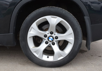 Подержанный автомобиль BMW X1 2013 года (9 фото)