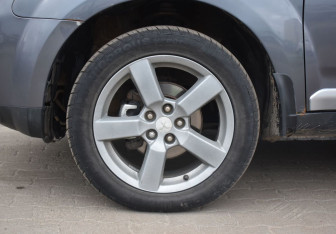 Подержанный автомобиль Mitsubishi Outlander 2007 года (9 фото)