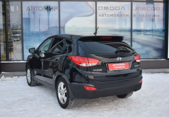 Подержанный автомобиль Hyundai ix35 2011 года (7 фото)