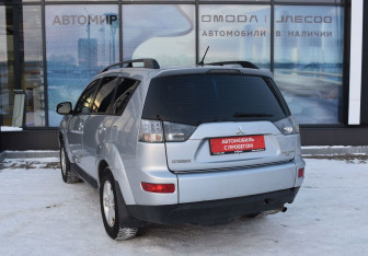Подержанный автомобиль Mitsubishi Outlander 2011 года (7 фото)