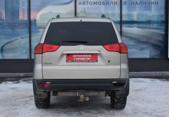 Подержанный автомобиль Mitsubishi Pajero Sport 2008 года (6 фото)