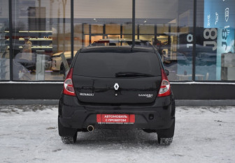 Подержанный автомобиль Renault Sandero 2011 года (6 фото)