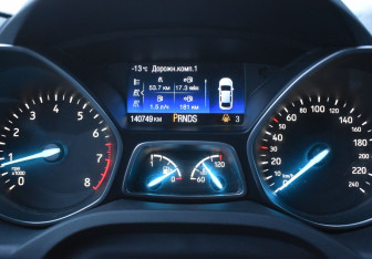 Подержанный автомобиль Ford Kuga 2017 года (14 фото)