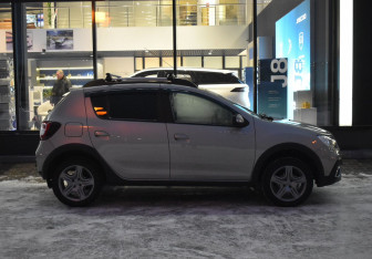 Подержанный автомобиль Renault Sandero 2019 года (4 фото)