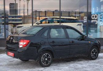Подержанный автомобиль LADA (ВАЗ) Granta Sedan 2015 года (5 фото)