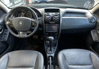 Подержанный автомобиль Renault Duster 2017 года (9 фото)