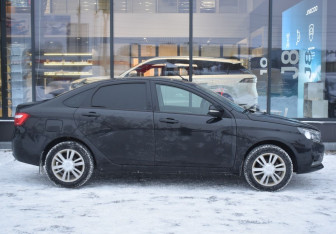 Подержанный автомобиль LADA (ВАЗ) Vesta Sedan 2018 года (4 фото)