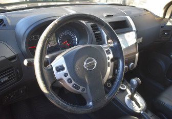 Подержанный автомобиль Nissan X-Trail 2011 года (14 фото)