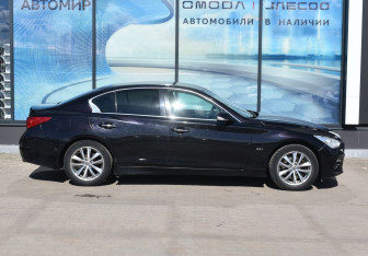 Подержанный автомобиль Infiniti Q50 2015 года (4 фото)