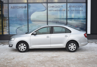 Подержанный автомобиль Skoda Rapid Liftback 2017 года (8 фото)
