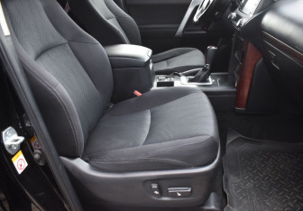Подержанный автомобиль Toyota Land Cruiser Prado 2015 года (10 фото)