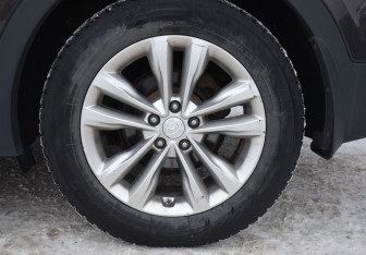 Подержанный автомобиль Hyundai Santa Fe 2017 года (9 фото)