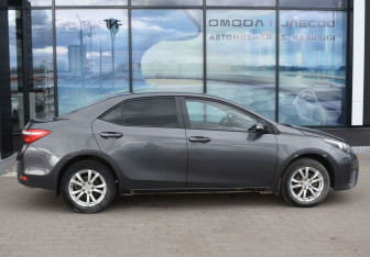 Подержанный автомобиль Toyota Corolla Sedan 2013 года (4 фото)
