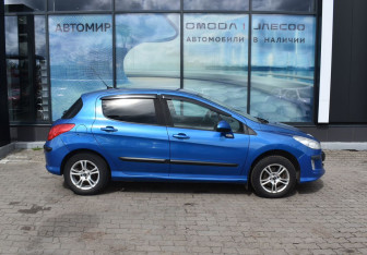 Подержанный автомобиль Peugeot 308 Hatchback 2008 года (4 фото)
