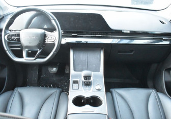 Подержанный автомобиль Omoda C5 2022 года (12 фото)