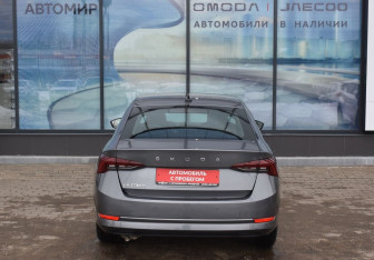 Подержанный автомобиль Skoda Octavia Liftback 2021 года (6 фото)