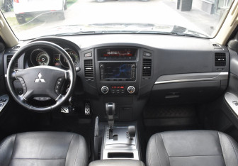 Подержанный автомобиль Mitsubishi Pajero 2013 года (12 фото)