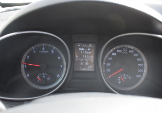 Подержанный автомобиль Hyundai Santa Fe 2013 года (14 фото)