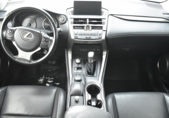 Подержанный автомобиль Lexus NX 2015 года (12 фото)