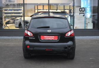 Подержанный автомобиль Nissan Qashqai 2010 года (6 фото)