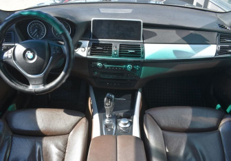 Подержанный автомобиль BMW X5 2007 года (13 фото)