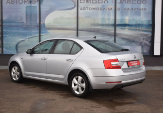 Подержанный автомобиль Skoda Octavia Liftback 2019 года (7 фото)