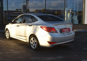 Подержанный автомобиль Hyundai Solaris Sedan 2015 года (7 фото)