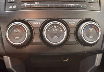 Подержанный автомобиль Subaru Forester Suv 2013 года (15 фото)