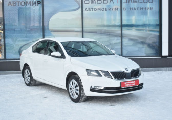 Подержанный автомобиль Skoda Octavia Liftback 2019 года (3 фото)
