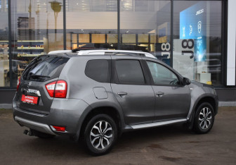 Подержанный автомобиль Nissan Terrano 2017 года (5 фото)