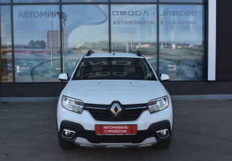 Подержанный автомобиль Renault Sandero 2018 года (2 фото)
