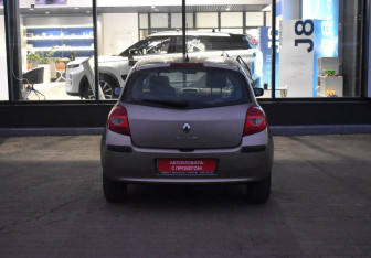 Подержанный автомобиль Renault Clio Hatchback 2008 года (6 фото)