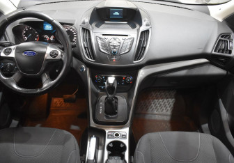 Подержанный автомобиль Ford Kuga 2014 года (12 фото)