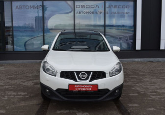 Подержанный автомобиль Nissan Qashqai+2 2013 года (2 фото)