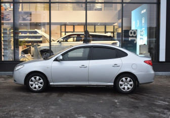 Подержанный автомобиль Hyundai Elantra Sedan 2008 года (8 фото)