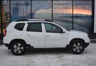Подержанный автомобиль Renault Duster 2015 года (4 фото)