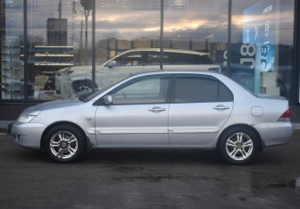 Подержанный автомобиль Mitsubishi Lancer Sedan 2007 года (8 фото)