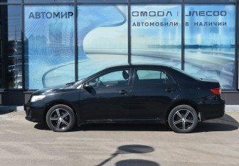 Подержанный автомобиль Toyota Corolla Sedan 2013 года (8 фото)