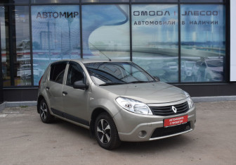 Подержанный автомобиль Renault Sandero 2012 года (3 фото)
