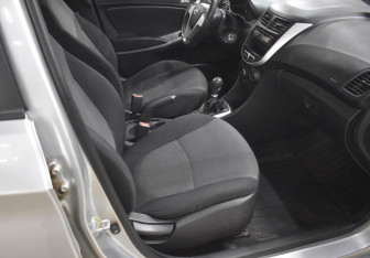 Подержанный автомобиль Hyundai Solaris Sedan 2011 года (10 фото)